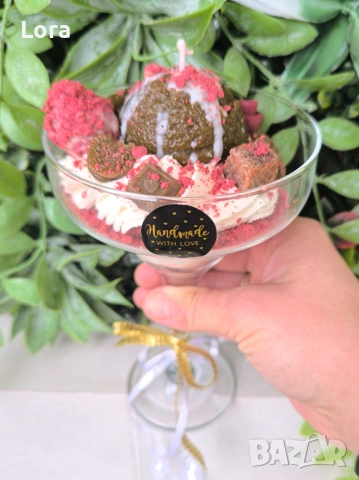 Ръчно изработена ароматна свещ, торта червено кадифе, аромат ванилия, снимка 5 - Декорация за дома - 53565803