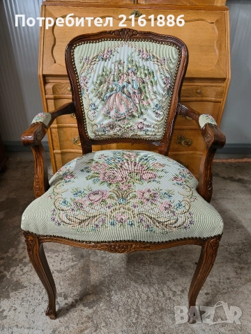 3931 Дъбово кресло с дърворезба и дамаска с бродерия 
