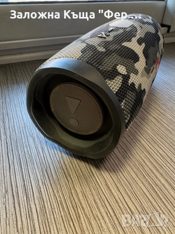 Като нова! JBL Charge 4 , снимка 3 - Тонколони - 53162437