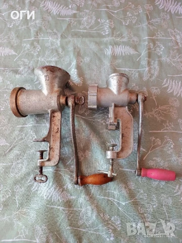 Ръчна месомелачка 2 бр.