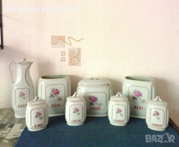 Порцеланови дози от кухненски сервизи.