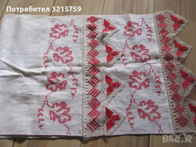 Стара кърпа,ръчна бродерия и ръчно плетена дантела, снимка 2 - Антикварни и старинни предмети - 48929472