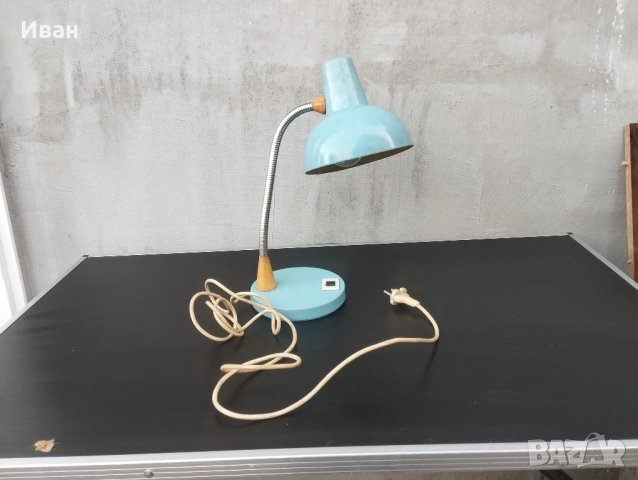 Стара настолна лампа / Индустриална настолна лампа