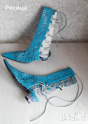 Продавам елегантни сини ботуши с нисък ток, естествена кожа