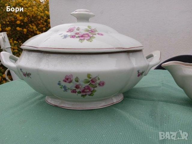 Стар овален порцеланов супник