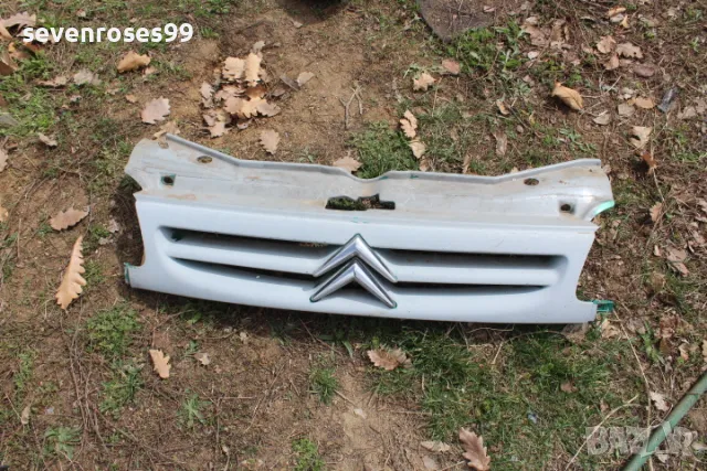 Решетка предна Ситроен Берлинго 1 1998 1.9d Citroen Berlingo 1 между фаровете