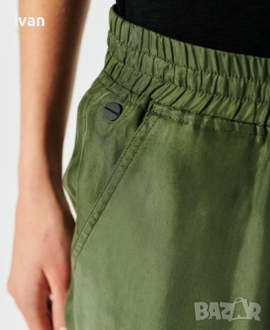 намаление Superdry дамско долнище CUPRO WOVEN JOGGERS Размер M-S , UK 10 EU 38, снимка 3 - Спортни дрехи, екипи - 53288254