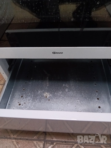 Като нова свободно стояща печка с керамичен плот Gram с две години гаранция!, снимка 3 - Печки, фурни - 51940240