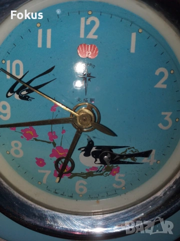 Стар анимиран китайски часовник будилник с лястовичка