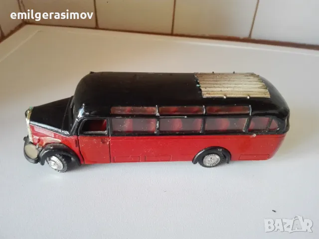 Детски играчки -  автобус ,влакче , луноход , моторчета.