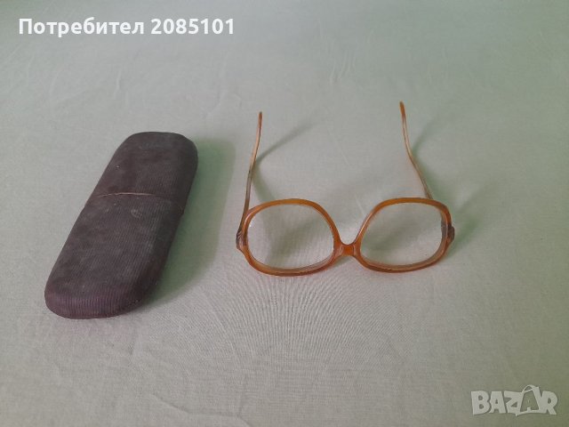 Ретро очила с калъф, снимка 1 - Антикварни и старинни предмети - 25049543