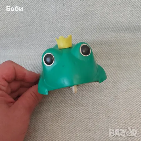 Стара Соц Българска Пластмасова Играчка с Механизъм - Жабока Принц, снимка 9 - Колекции - 47327294