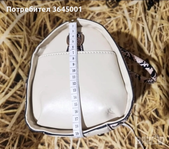 Дамска чанта от изкуствена кожа с змийски мотиви, къси дръжки и дълга дръжка през рамо. Нова , снимка 7 - Чанти - 52728498