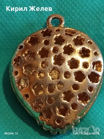 ЗЛАТИСТ МЕДАЛЬОН със ЧЕРНА ЕМАЙЛИРАНА ВЛОЖКА и КРИСТАЛИ 52169, снимка 6 - Колиета, медальони, синджири - 52480634