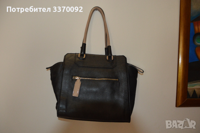 Черна кожена дамска чанта GUESS, снимка 4 - Чанти - 36575438