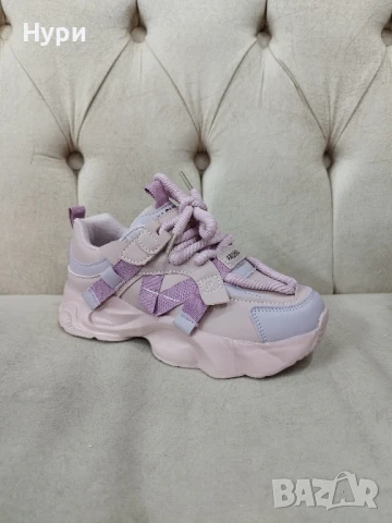 Детски маратонки, пепел от рози