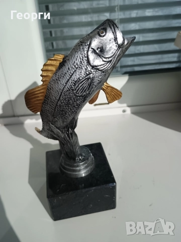 Награда за риболов статуетка