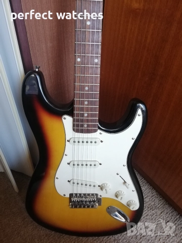 Електрическа китара Rocktile с кубе 15 W и свързващ аудио кабел , снимка 4 - Китари - 52913722