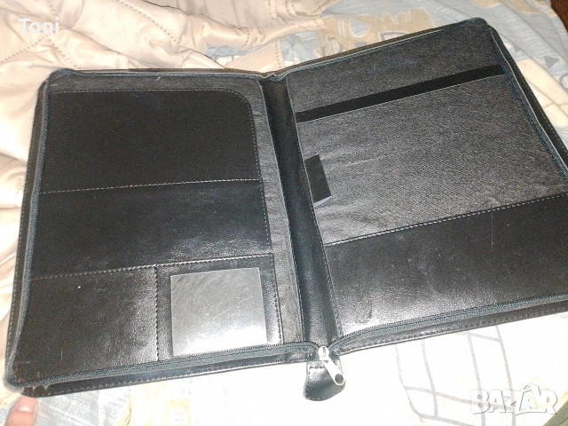 кожена папка топ чисто нова