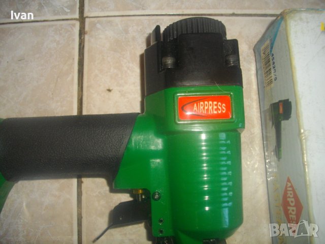 Пневматичен Нов Холандски Комбиниран Такер-Скоби 40мм/Пирони 50мм-Консумативи 1500бр-AIRPRESS-Профи, снимка 13 - Други инструменти - 43582259