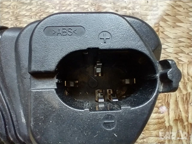 Оригинално зарядно HITACHI , снимка 10 - Други инструменти - 47162184