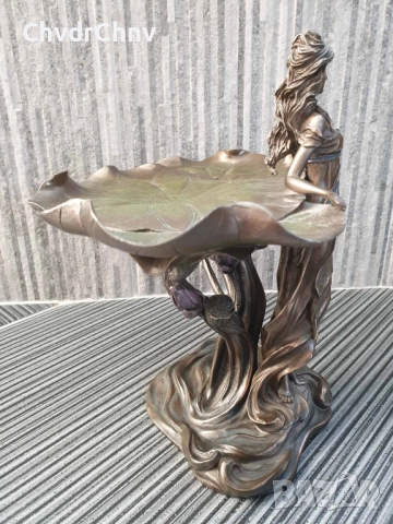 24см-2кг бронзов резин/италианска пиедестална фигурална фруктиера-бонбониера/фигура на фея с лилия, снимка 3 - Декорация за дома - 52972341
