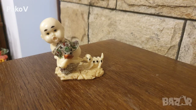  Фигура "Дете с Кученце"