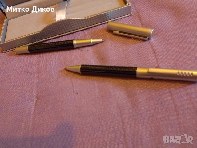 подаръчен комплект нов от две химикалки ролер и обикновена в под.кутия