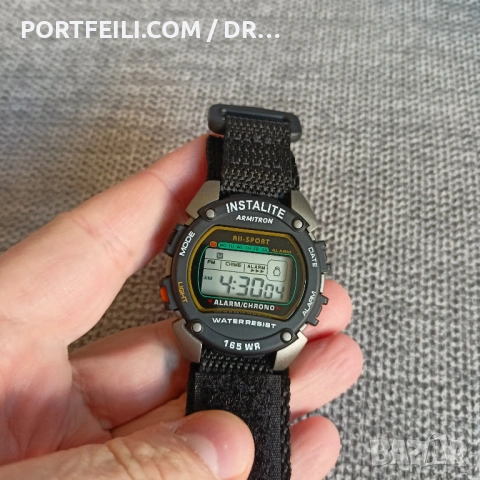 Часовник Armitron (USA) със супер подсветка, ретро стил. Марка от 1975 година., снимка 2 - Мъжки - 53607786
