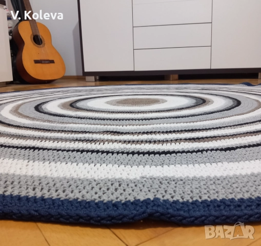 Ръчно изплетен килим