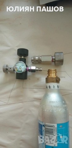 УРЕД ЗА ПЪЛНЕНЕ НА НА БУТИЛКИ С CO2