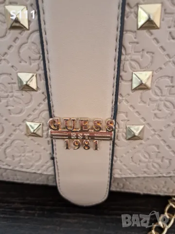 Ефектна дамска чанта GUESS с метални елементи, снимка 3 - Чанти - 50140049