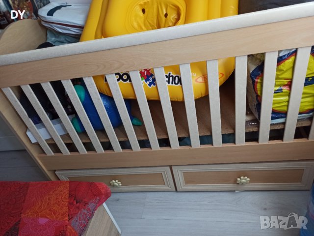 Детско легло кошара с матрак в добро състояние 🦁и удобни шкафчета за съхранение на дрешки , снимка 1