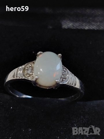Дамски сребърен пръстен с опал и две малки диаматчета, снимка 2 - Пръстени - 43960218