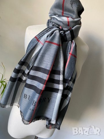 Шал Burberry в сиво каре, снимка 5 - Шалове - 43788567