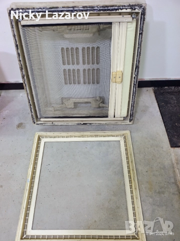 Продавам употребявана капандура (люк) за кемпер (каравана), за отвор 480х480 мм.