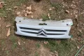 Решетка предна Ситроен Берлинго 1 1998 1.9d Citroen Berlingo 1 между фаровете, снимка 1