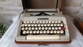 Стара пишеща машина Princess 500 - 1970" год., снимка 1