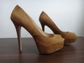 Нови бежови обувки на висок ток и платформа, снимка 1