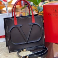 Дамска чанта Valentino, снимка 1 - Чанти - 32352571