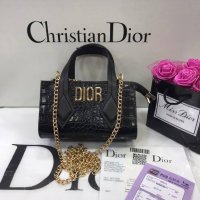 Дамска чанта Dior, снимка 1 - Чанти - 32392243