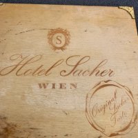 Стара оригинална кутия за торти от хотел"Сахер"-Виена, снимка 3 - Антикварни и старинни предмети - 43986565