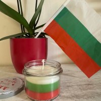 Ароматна свещ българското знаме, снимка 1 - Декорация за дома - 43992406