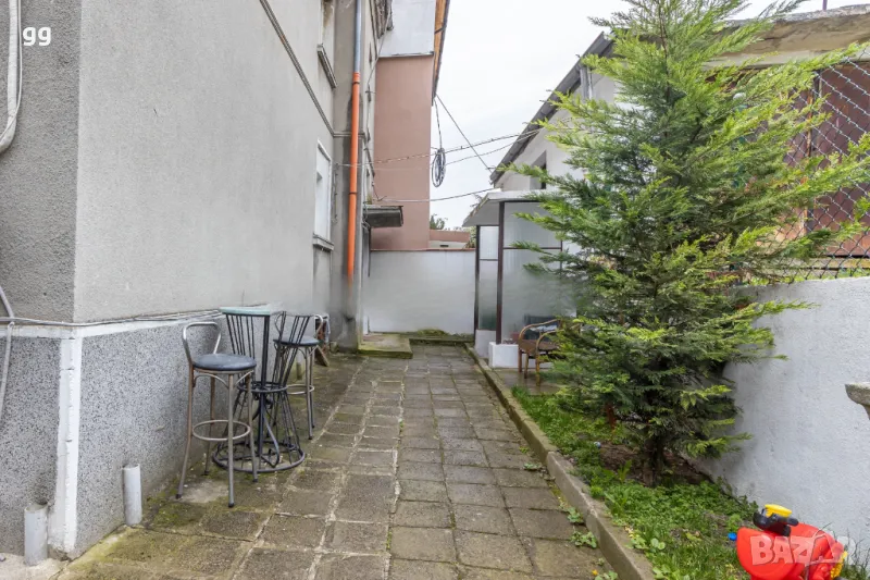 Цяла къща кв Левски, Варна и още много помещения + двор, снимка 1