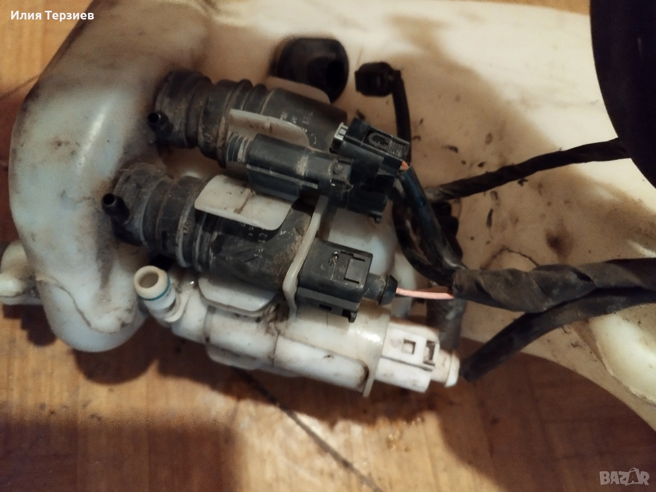 Казанче за чистачки, комплект с 2 помпи и нивомер., снимка 1