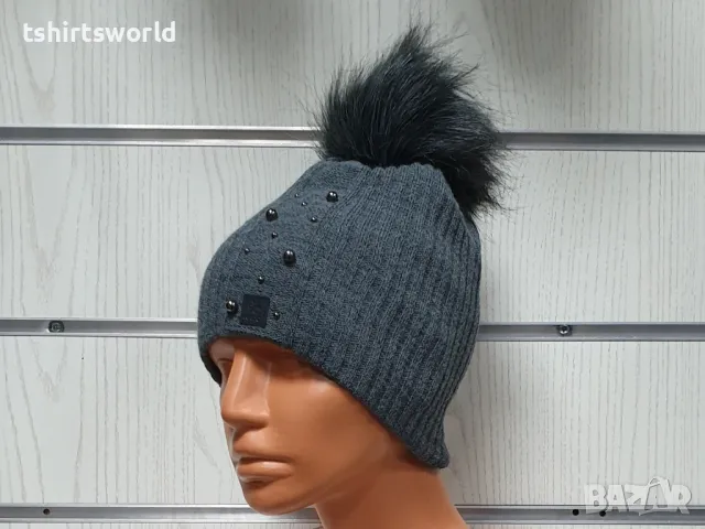 Нова зимна дамска шапка с камъчета в сив цвят с пух/помпон, снимка 5 - Шапки - 47928050