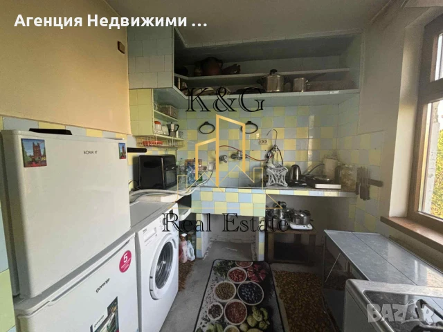 Двуетажна тухлена на плоча къща в с. Стражец, снимка 7 - Къщи - 50764351