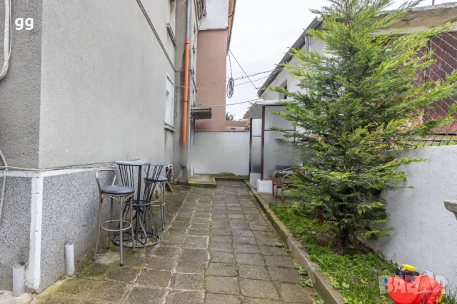 Цяла къща кв Левски, Варна и още много помещения + двор, снимка 1