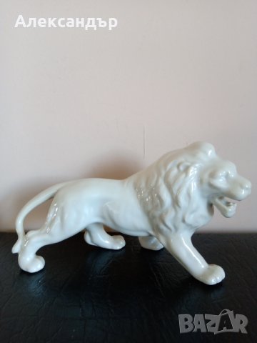 Порцеланова фигура лъв, снимка 1 - Антикварни и старинни предмети - 43886608