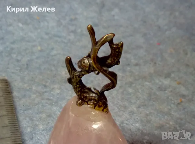 БРОНЗОВИ РИБКИ – ФИГУРКА ЗОДИЯ РИБИ РЪЧНА АРТ ИЗРАБОТКА с ПОСТАМЕНТ от МЛЕЧЕН РОЗОВ КВАРЦ 47177